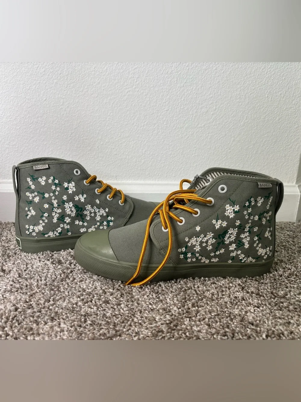 Women’s 8.5 Olive Green Floral High-Top ‘Bangs’ Sneakers with Yellow Laces